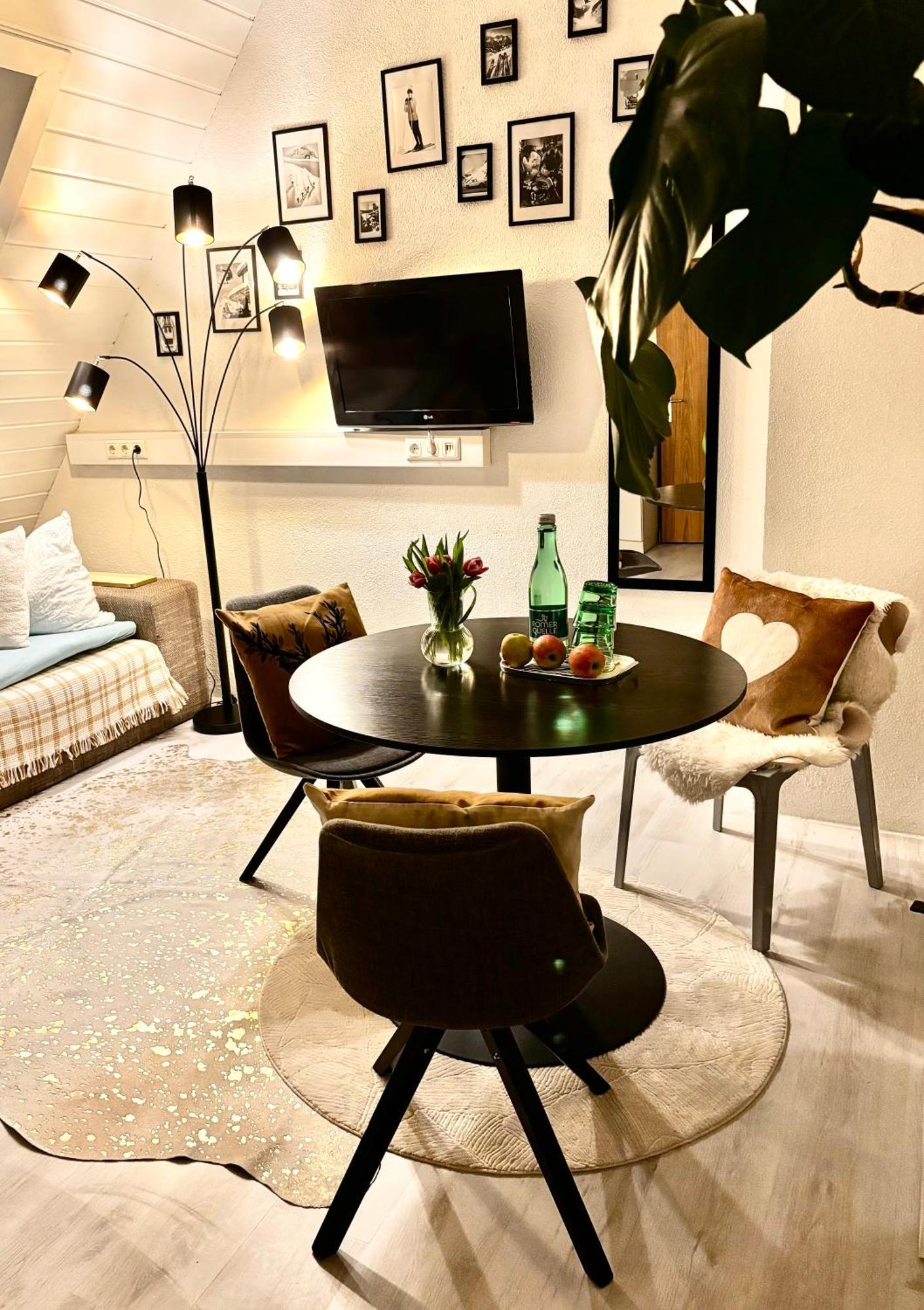 Lechtaler Alpenblick Landeck - Privatzimmer & Ferienwohnung Eksteriør bilde